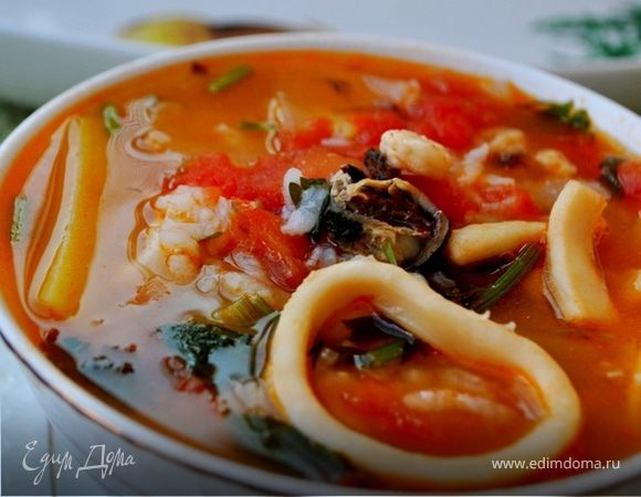 Суп с морепродуктами и томатами