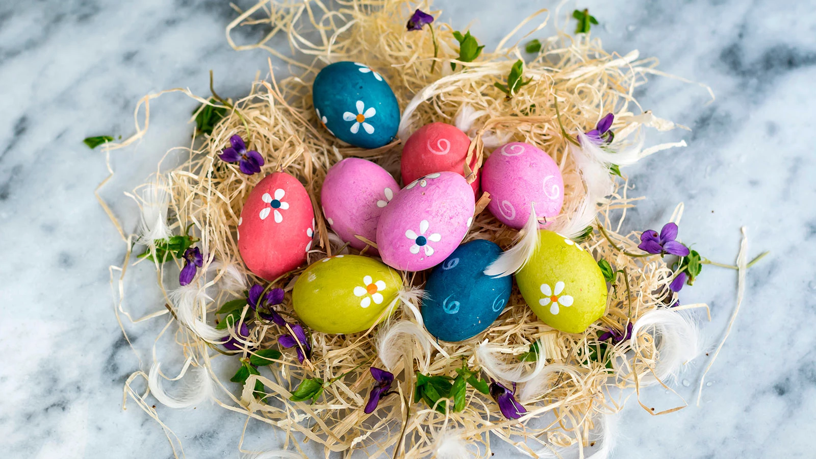 Как оригинально покрасить яйца на Пасху 8 красивых и простых идей