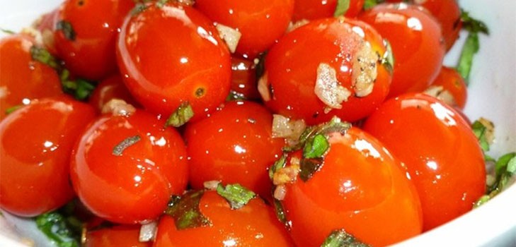 Фото-рецепт засолки помидор черри в чесночном снегу с добавлением уксуса