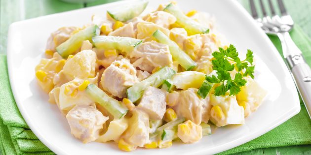 Вкусный слоеный салат из копченой курицы и ананасов — подробный фото-рецепт
